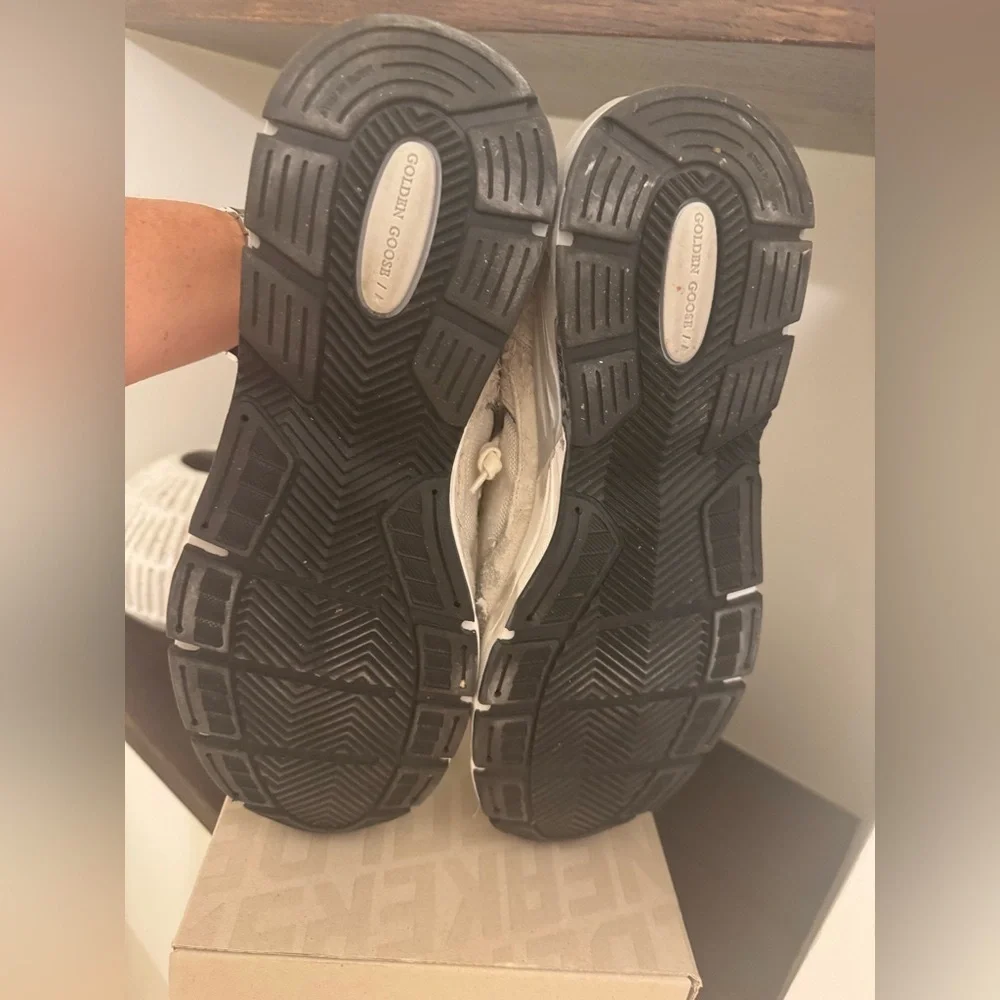 Authentic Almost New Men’s Dad Star Golden Goose Sneaker - Picture 7 of 7